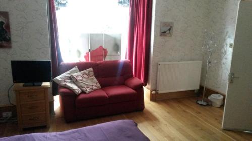 Dyce House | Station View Guest House