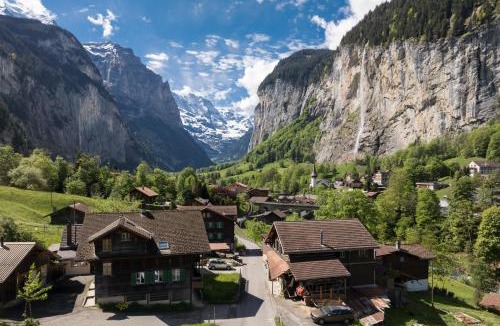 Lauterbrunnen Apartment | Staubbach View - Traditional Chalet Apartment