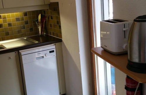 Lauterbrunnen Apartment | Staubbachfall opp. 1 Br max 4, 50mbus, quiet, own 24/7laundry, carport ⭐