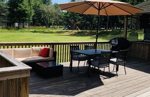 Albrightsville Cabin | Stay 3+ Nights-Get 1 Free, Poconos, Hot Tub, Sauna, Basketball, Playground, Lake