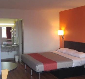 Fredericksburg Hotel | Stay 4 Less