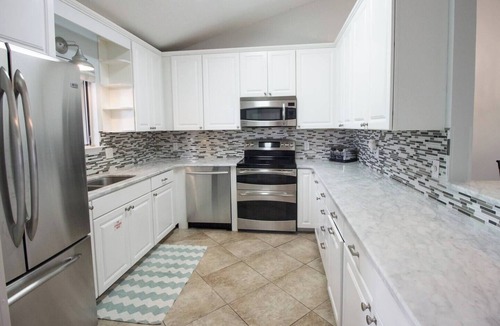 Scenic Gulf Drive Condo | Stay a While - 3 min walk to private beach access!nn
