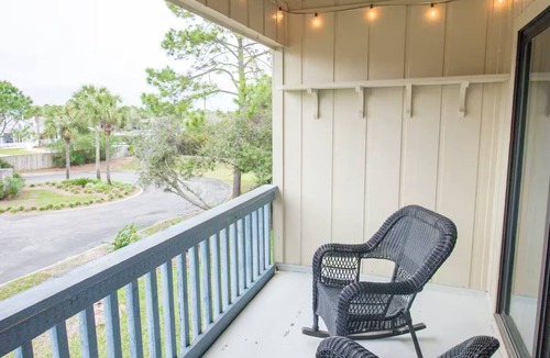 Scenic Gulf Drive Condo | Stay a While - 3 min walk to private beach access!nn