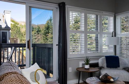 Craigleith Apartment | Stay A While Ski-In-Out Hot Tub & Shuttle