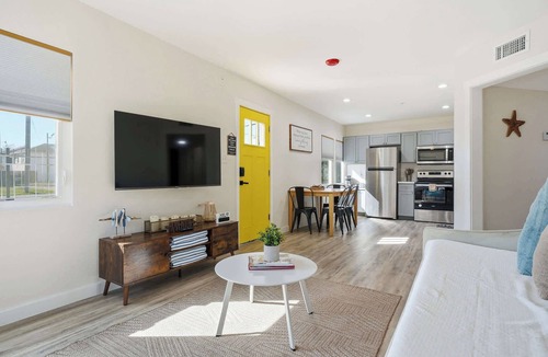 Del Mar Apartment | Stay A While Suite | 1BR Near McGee Beach & Downtown