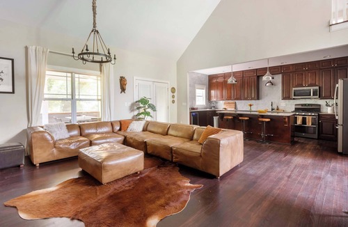 Edgewood House | Stay A'Wylie