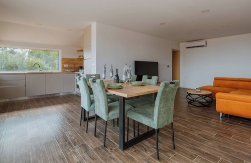 Kutina House | Stay among vineyards with private sauna and nature views