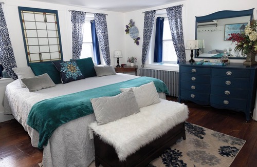 Mainland Other | Stay and Be Home - Artful & Charming Guest Suite