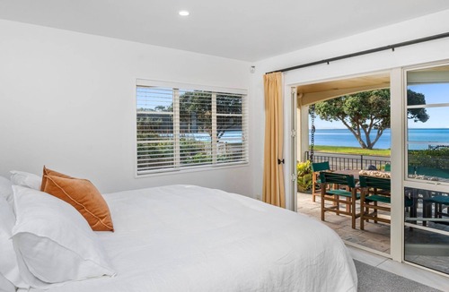 Arkles Bay Bed & Breakfast | Stay and Relax at Beachfront Beauty