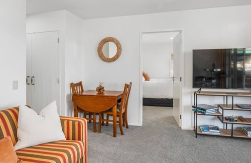 Arkles Bay Bed & Breakfast | Stay and Relax at Beachfront Beauty