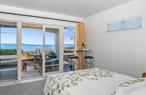 Arkles Bay Bed & Breakfast | Stay and Relax at Beachfront Beauty