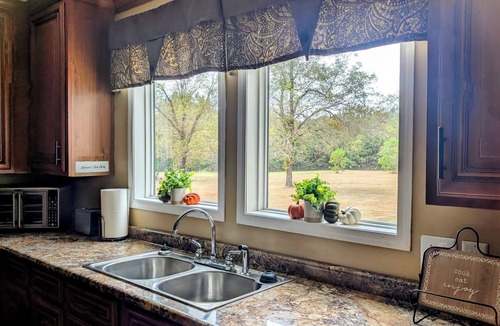 Valley Grande House | Stay at a 4-bedroom Unique Historic Landmark just outside of the city of Selma.n