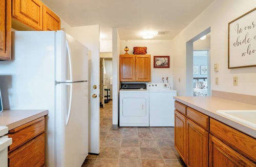 McMinnville Cottage | Stay at Harry's Cottage, a peaceful 2 bedroom 1 bath at Gahr Farm Nature Reserve