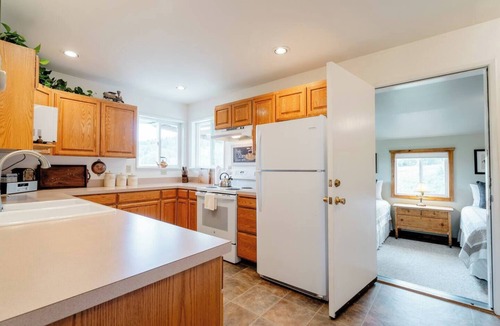 McMinnville Cottage | Stay at Harry's Cottage, a peaceful 2 bedroom 1 bath at Gahr Farm Nature Reserve