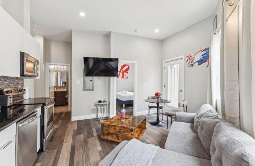 Fairmount Apartment | Stay at Luna on 16th & Ridge Ave