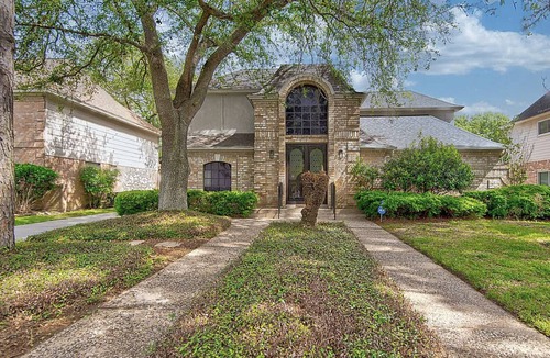Barker House | Stay at our Charming family home!