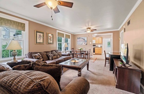 Wayne Apartment | Stay At Our Tasteful, Private, & Elegant Abode