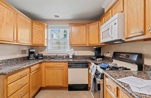 Wayne Apartment | Stay At Our Tasteful, Private, & Elegant Abode