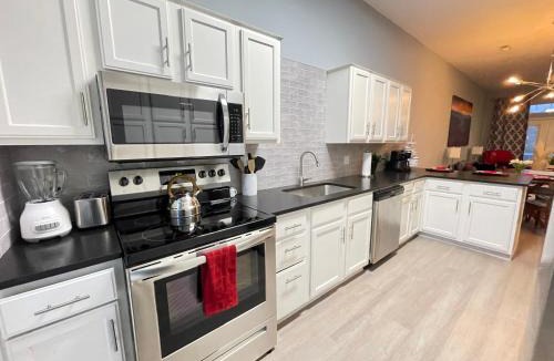 Springdale Apartment | Stay at Steuben Hot Tub Remodeled Home