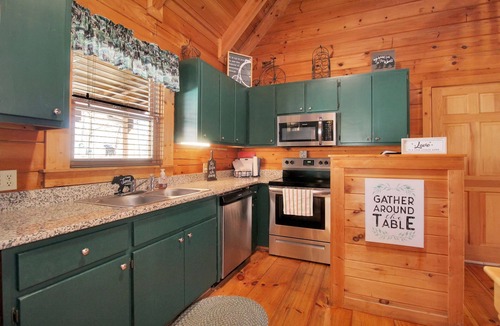 Pine Mountain Valley Cabin | Stay at Woodscape for Memorial Day - Fiber Wifi! - Close to Callaway Gardens