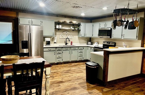 Alba House | Stay at Woody's Porch! Perfect 3-bedroom house in lovely Alba Texas