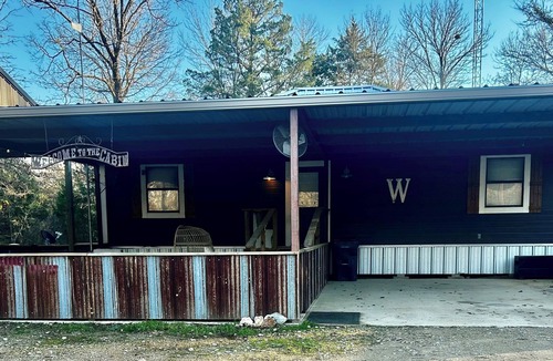Alba House | Stay at Woody's Porch! Perfect 3-bedroom house in lovely Alba Texas