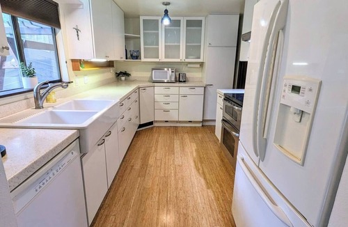 Allyn-Grapeview House | Stay By The Bay