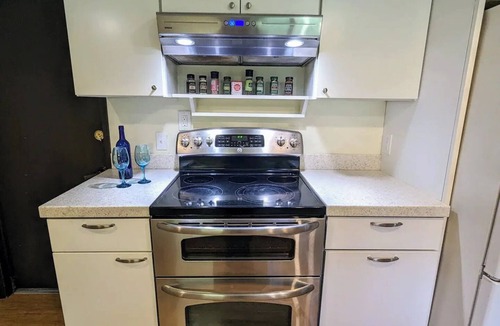 Allyn-Grapeview House | Stay By The Bay