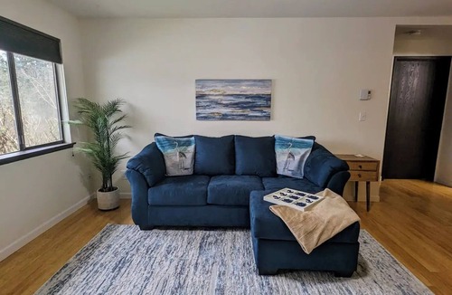 Allyn-Grapeview House | Stay By The Bay