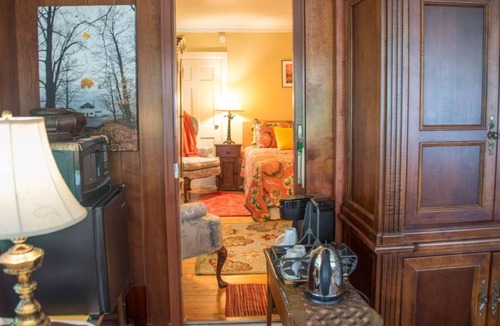 Town of Ledyard House | Stay-cation In Charmified Village Guest House!