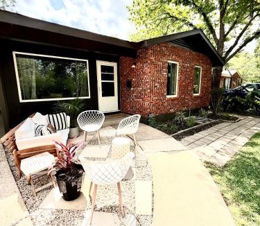 Rosedale House | Stay Central Ride the Trail Experience Austin