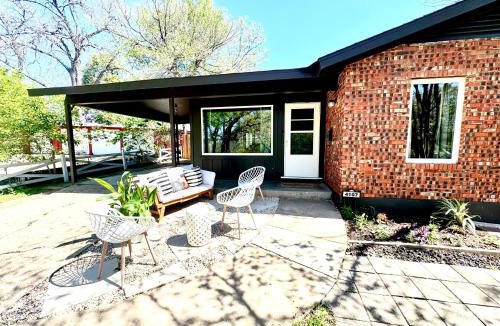 Rosedale House | Stay Central Ride the Trail Experience Austin