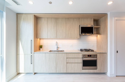 Killgubbin Apartment | Stay Chic in Chicago: River North Suites w/Luxe Amenities & Prime Location!