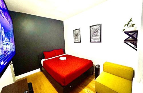 Pulaski Park Hostel | Stay Chicago