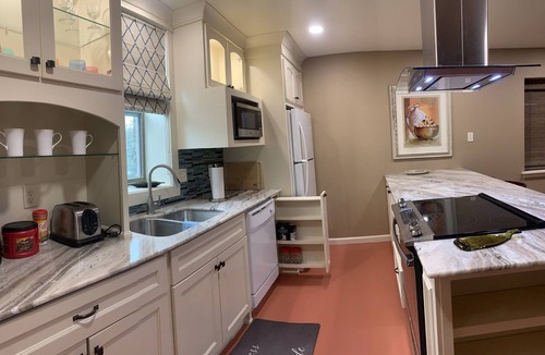 Capital View Condo | Stay close to entertainment! nDowntown LR 2 bedroom apt near Simmons Bank Arena