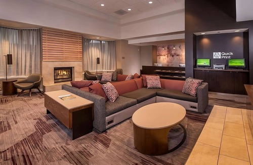 Rosslyn Hotel | Stay Close to Old Town Waterfront! 4 Paws-friendly Units w/Parking