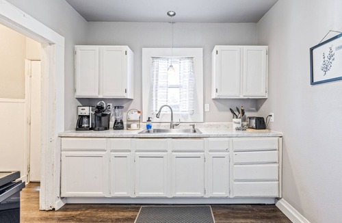 Waco Cottage | Stay Downtown Waco! Close to Magnolia, Baylor, Cameron park