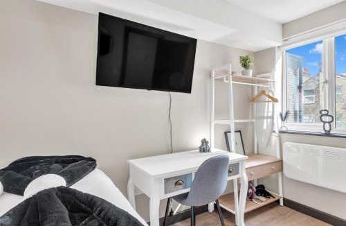 Shacklewell Apartment | Stay & Explore: Convenient Studio - Prime Location