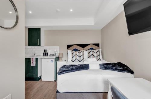 Shacklewell Apartment | Stay & Explore: Convenient Studio - Prime Location