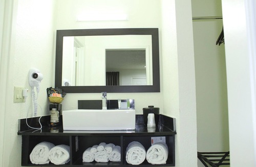 Buckner Terrace - Everglade Park Hotel | Stay Express Inn Dallas - Fair Park/Downtown
