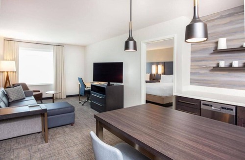 Livermore House | Stay focused and productive when it's essential.