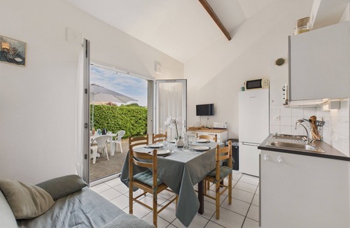 Saint-Vincent-sur-Jard House | Stay for 5 with shared pool, terrace