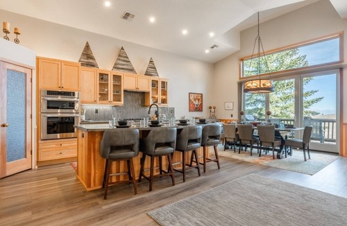 Mammoth Lakes House | Stay for Ski! Fantastic Mountain Townhome! Shared Hot Tub! Pool Table! Views!