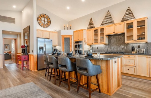 Mammoth Lakes House | Stay for Ski! Fantastic Mountain Townhome! Shared Hot Tub! Pool Table! Views!