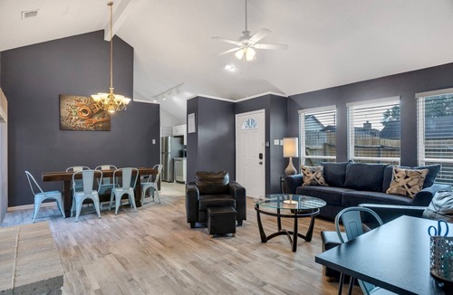 Greater Fondren Southwest House | Stay Happy Stay Long