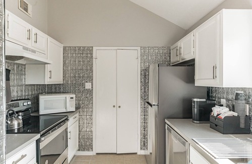 Greater Fondren Southwest House | Stay Happy Stay Long