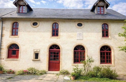 Saint-Martin-des-Entrees House | Stay in a Damigny Manor in Normandy