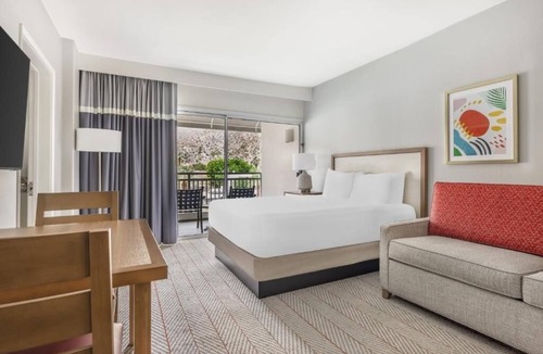 Canyon Corridor Hotel | Stay in 2 Large Suites with Kitchen & Tranquil Views for Relaxation