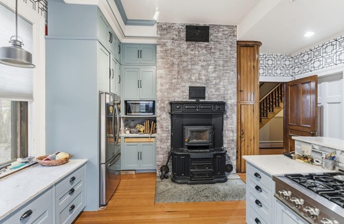 Pawtucket House | Stay in a piece of history!