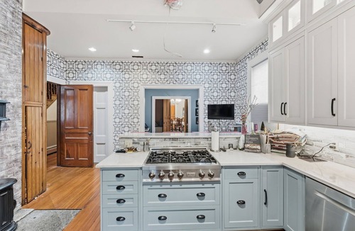 Pawtucket House | Stay in a piece of history!